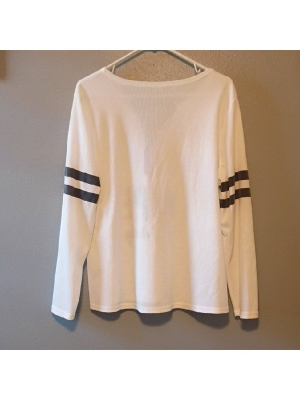 White and Black Shirt with Zipper Detail - Picture 5 of 6